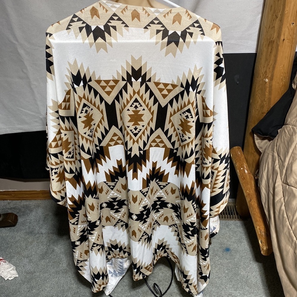 The new Lularoe Savannah is a sleeveless cape​​​​ - Picture 4 of 5